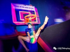 跳跃•蓝绿色的狂野蹦床浪潮